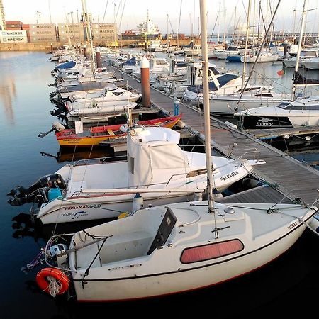 ホテル Vrs - Low Cost Beach Boat レサ・ダ・パルメイラ エクステリア 写真