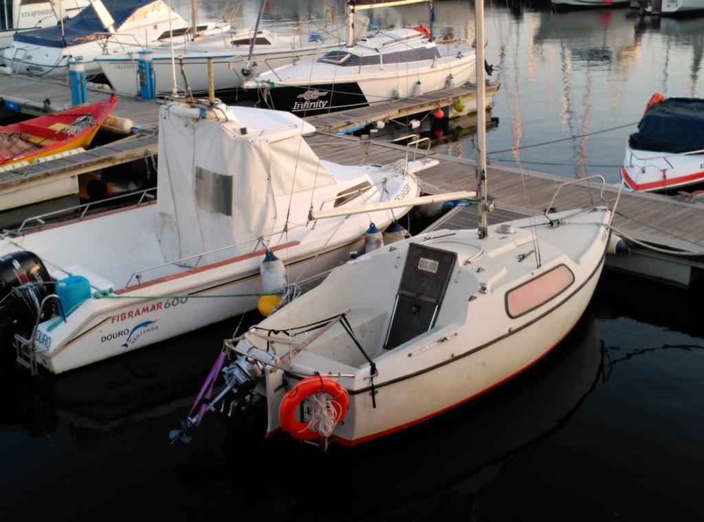 ホテル Vrs - Low Cost Beach Boat レサ・ダ・パルメイラ エクステリア 写真